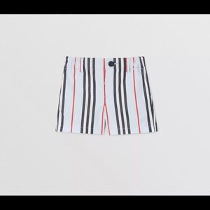 Burberry 	
Icon Stripe Cotton Chino Shorts